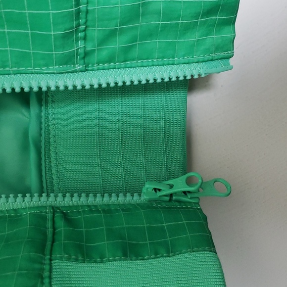 NWT Nike Essentials  Green Varsity Woven Bomber Jacket - Picture 11 of 14